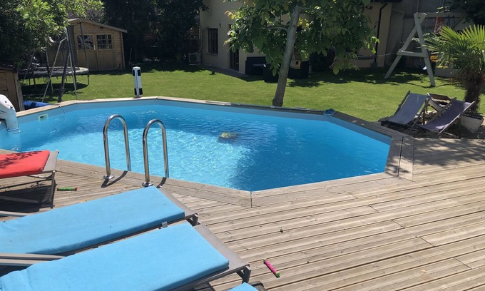 Sevres Bed & Breakfast | House with pool between Paris and Versailles