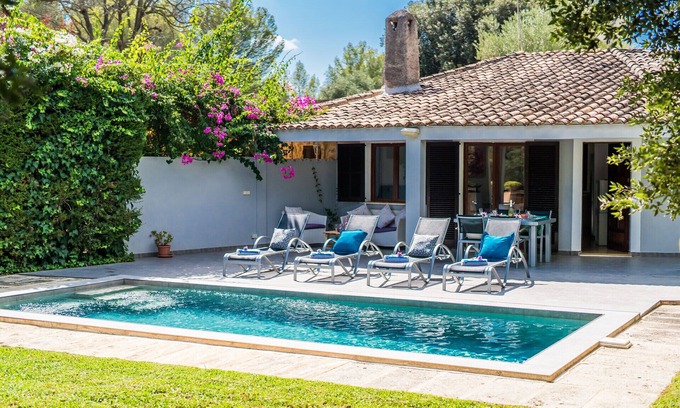 Crestatx House | House with pool garden Casa Pequeña in Mallorca