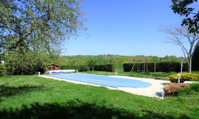 Tourtoirac House | House with pool in a quiet hamlet, 4 fields