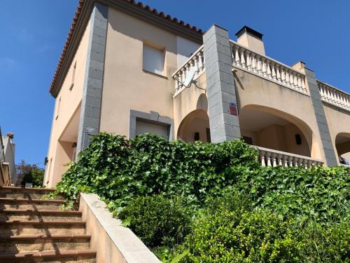 Miami Platja House | House with pool in Pino Alto