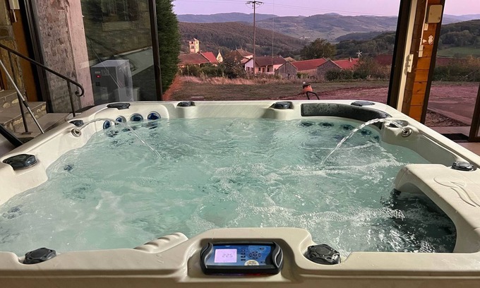 Bergesserin House | House with private pool with magnificent views of the Clunysois valley.