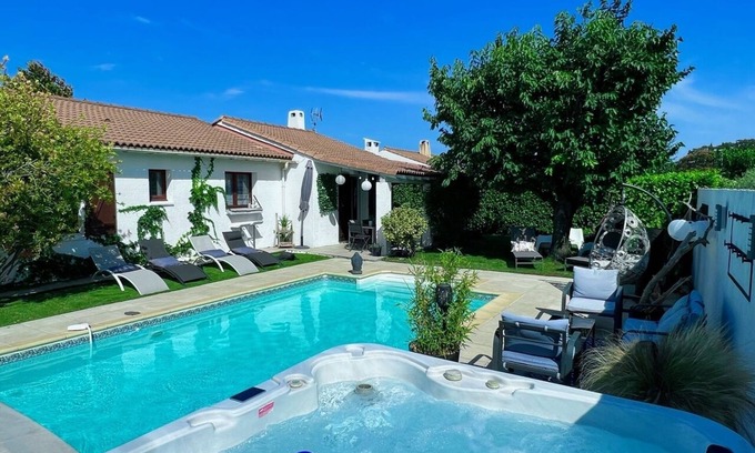 Garons House | House with private pool, Jacuzzi and air conditioning near Nîmes Arles Camargue and sea!