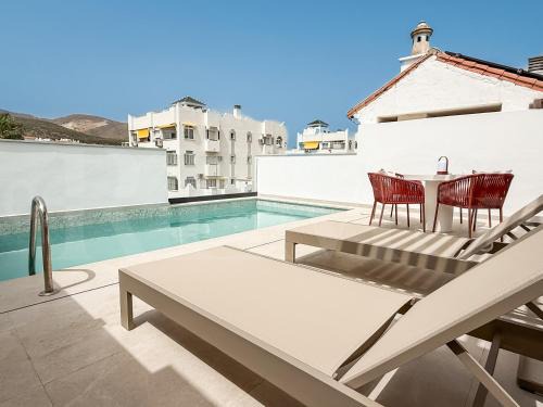 Carihuela Villa | House with private rooftop pool, cinema, gym REMS