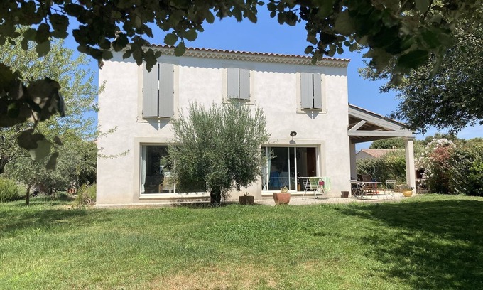 Saint-Didier House | House with swimming pool and wooded garden sleeps 6