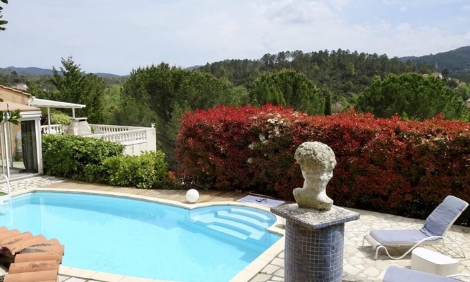 Les Esterets du Lac House | House with swimming pool next to Lake Saint-Cassien
