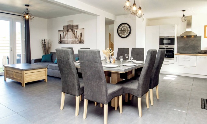 Plouescat House | House with swimming pool - walking distance to the beach
