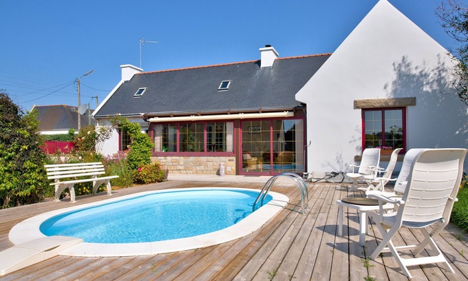 Plomeur Ski Chalet | House with swimming pool for 6 persons