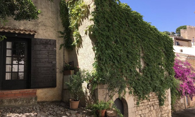 Hyeres City Centre House | House with terrace in the heart of the old town