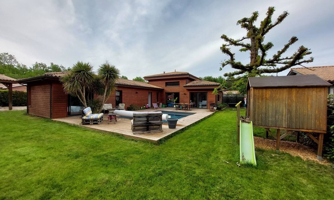 Le Porge House | House wood in peace, ocean, basin, forest. Access on foot village, bike path.
