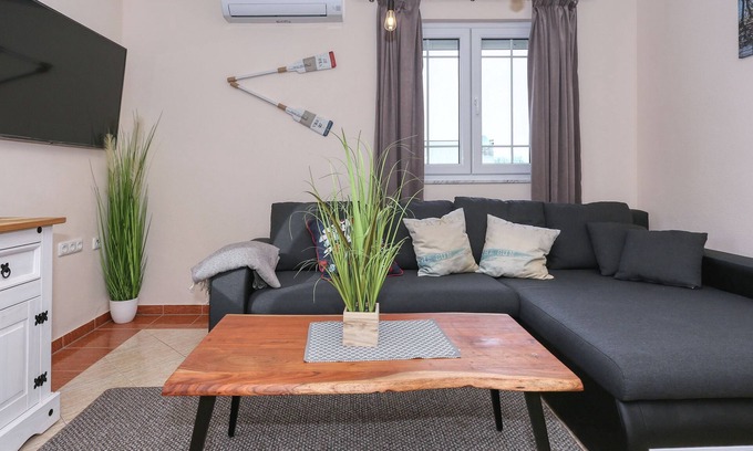 Zaton Condo | House Zaton beach Apartment 4 near the beach with barbecue area and balcony