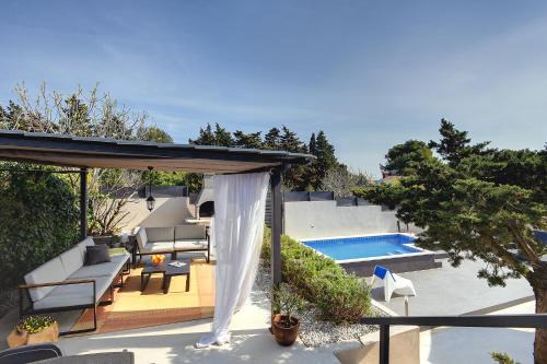 Liznjan House | House Zoya