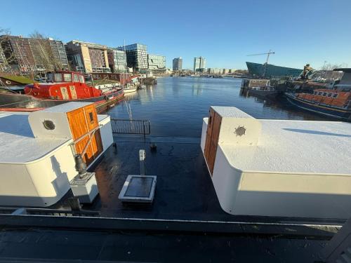Nieuwmarkt en Lastage House | Houseboat-Amsterdam-Classic