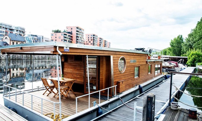 Holesovice Boat Rental | Houseboat Bonanza Prague