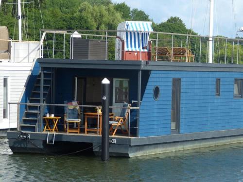 Knieper Nord Boat Rental | Houseboat Harmony