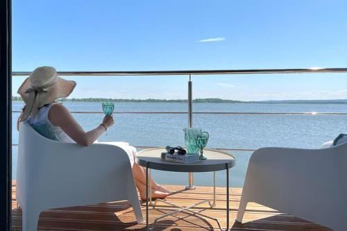 Mielno Boat Rental | Houseboat in azy near Baltic Sea & Lake Jamno