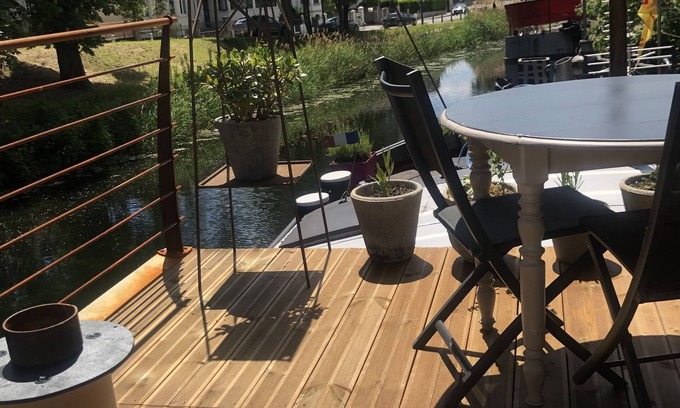 Nouvelle Ville Boat Rental | houseboat my thought, cabin 01