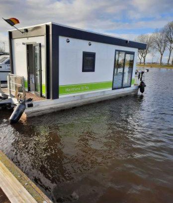 Nieuwpoort Boat Rental | Houseboat Tiny Griffin
