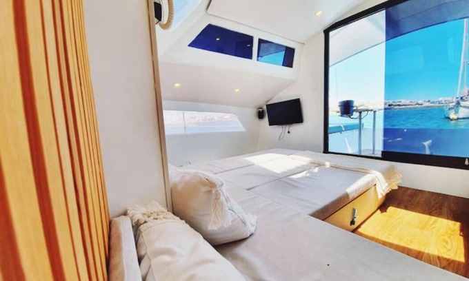 Sao Pedro Boat Rental | houseboat waterfront sleepandboat