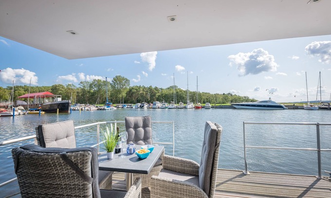 Sagard Boat Rental | Houseboat with two bedrooms and terrace