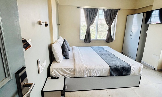 Kharadi Hotel | Housemate by Daily Stays