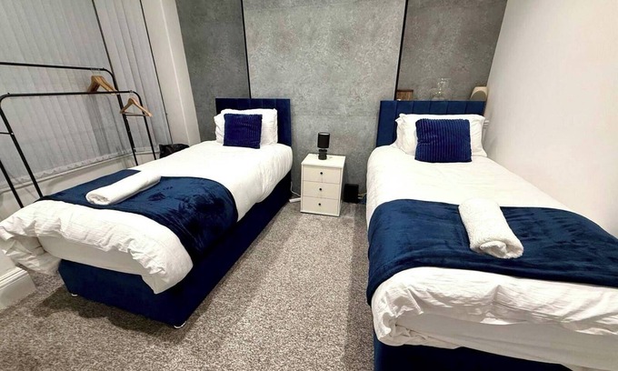 Leicester House | Housesleeps6-garden-freeparking-wifi-cityretreat