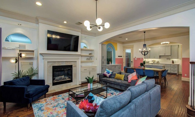 Greater Heights House | Houston Centrally Located w/Backyard Pool Retreat