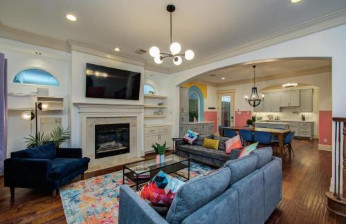 Greater Heights House | Houston Centrally Located w Backyard Pool Retreat