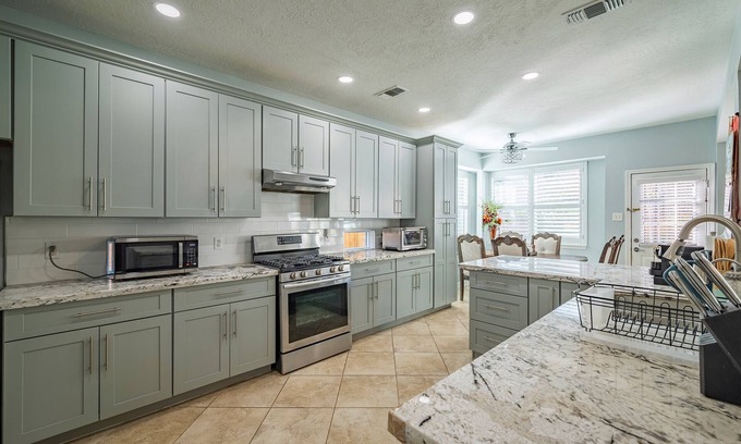 Mission Glen Estates House | Houston/Sugarland/Richmond charming spacious house 5BR/7beds/3.5BA - Asian town