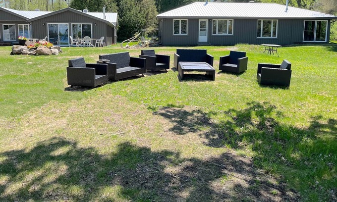 Portland Villa | Hoverland- Magnificent Waterfront Villa - Big Rideau Lake