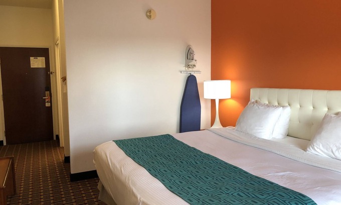 Louisville Hotel | Howard Johnson by Wyndham Airport