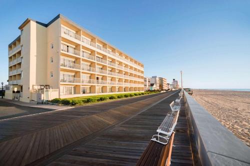 Ocean City Hotel | Howard Johnson by Wyndham Ocean City Oceanfront