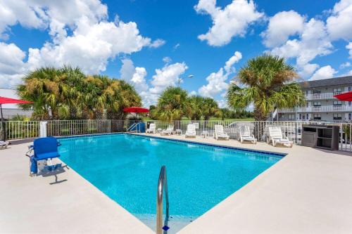 Kissimmee Hotel | Howard Johnson by Wyndham Orlando Lake Buena Vista South