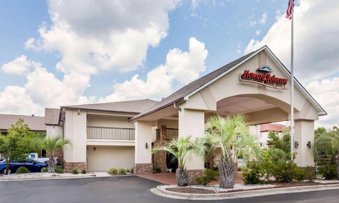Savannah Hotel | Howard Johnson by Wyndham Savannah GA