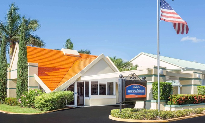 Vero Beach Hotel | Howard Johnson by Wyndham Vero Beach/Downtown