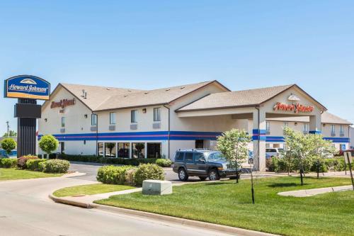 Wichita Hotel | Howard Johnson by Wyndham Wichita Airport