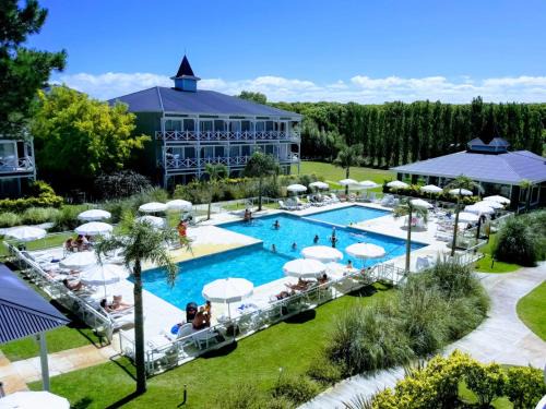 Carilo Hotel | Howard Johnson Hotel & Convention Center Madariaga - Carilo