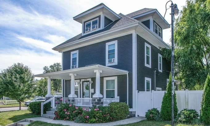 Harters Heights House | Howard St. Manor - perfect ND gameday location!