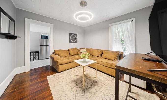 Akron House | Howard UP · Pura Vida II, 4 bedroom condo, Up