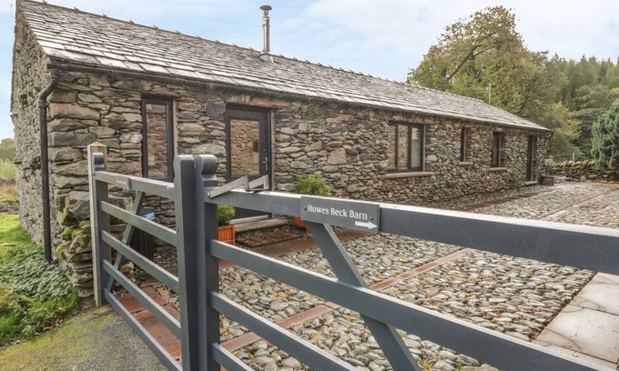 Bampton Cottage | HOWES BECK COTTAGE, pet friendly, with open fire in Penrith
