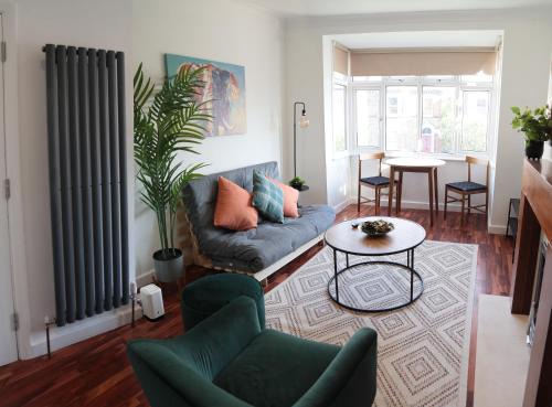 Dundonald Apartment | Howie's place