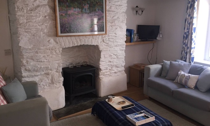 Cawsand House | HOWTON COTTAGE - village cottage on coast path next to beaches