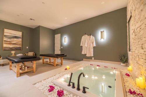 Paradise Valley Ranchos House | HoZho Estate on Harmony