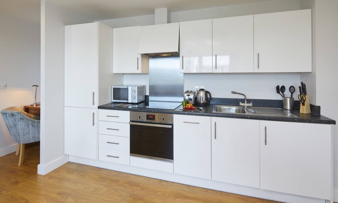 Rushmoor District Apartment | HQ Aparthotel Farnborough