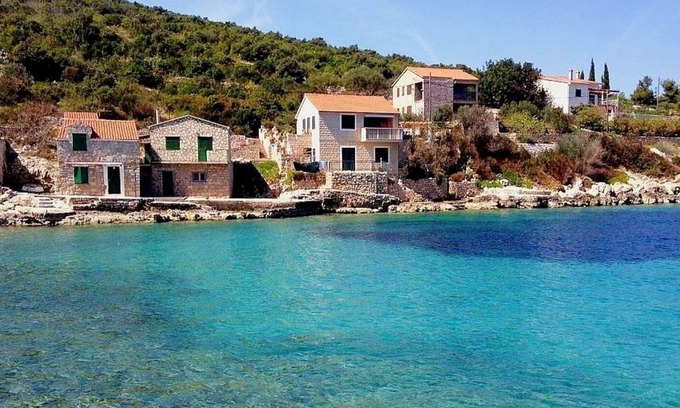 Cove Donja Krusica (Donje selo) Apartment | Apartment Jagoda - next to the sea: A1(4) - Cove Donja Krusica (Donje selo), Island Solta, Croatia