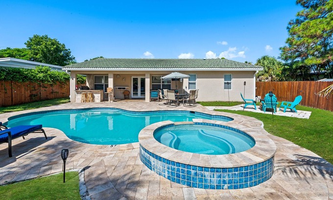 Harbor Village House | HTD,Pool/Outdoor Kitchen. 4 min to Beach