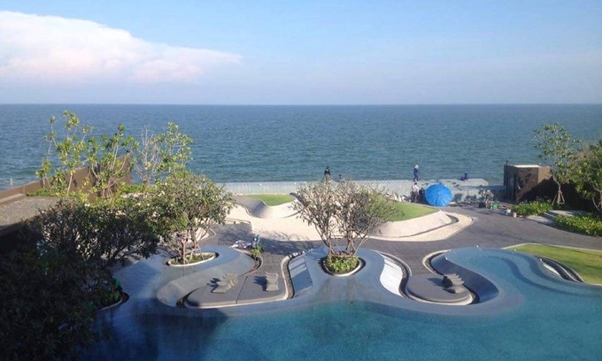 Hua Hin Condo | Hua Hin vacation home in luxury beachfront property, right on the beach newly built with golf