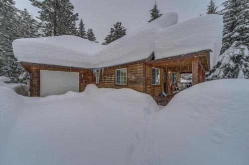 McCall House | Hubbard Cabin by Casago McCall - Donerightmanagement