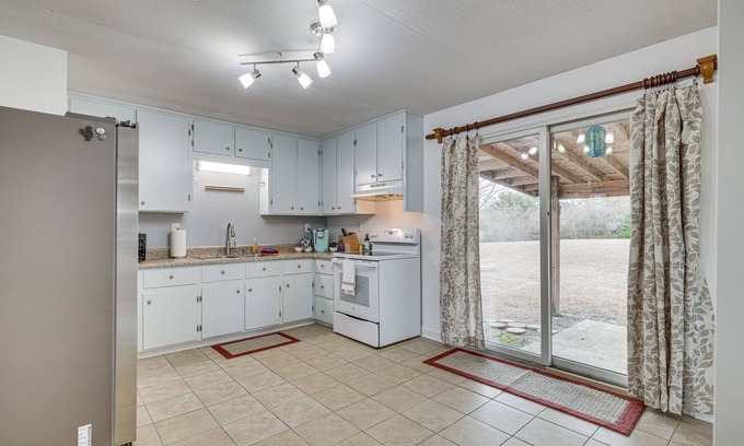 Hubert House | Hubert Home Rental w/Patio, Near Hammocks Beach!