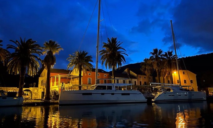 Komolac Boat Rental | Huck Finn Catamarans