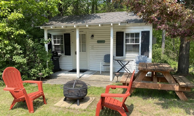 Lake George Cottage | Huckleberry Cottage at Cozy Nook